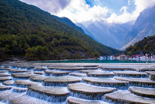 瀑布流水