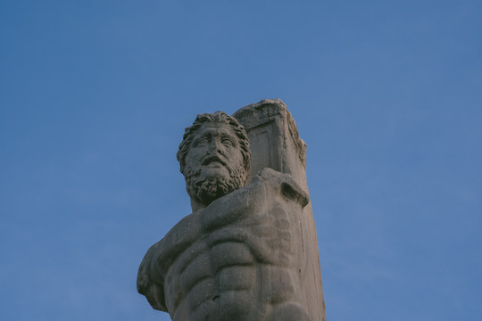 雅典古市集的遗址和雕刻