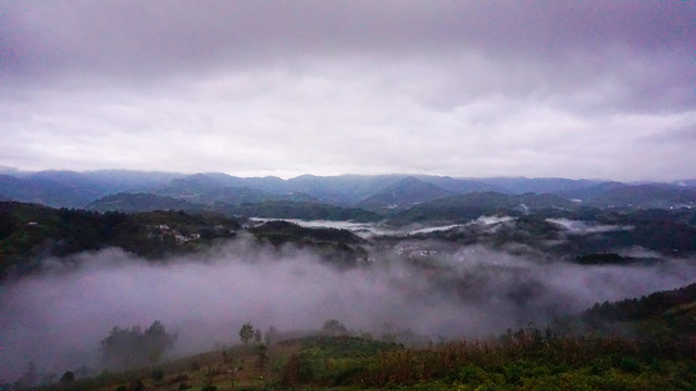 雨后的高山