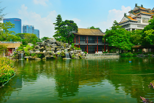 假山泉水湖景