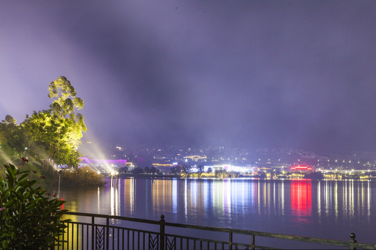 波海湖夜景