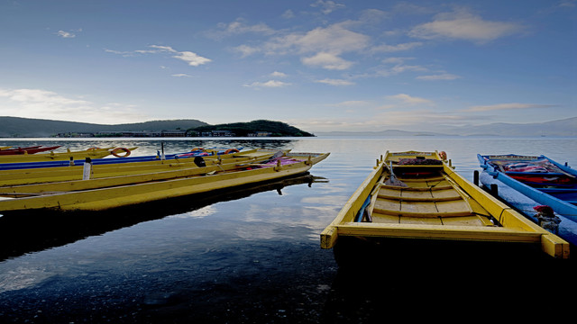 泸沽湖里格半岛的清晨