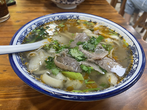 牛肉刀削面