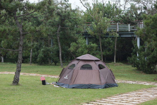 海边露营地的露营帐篷