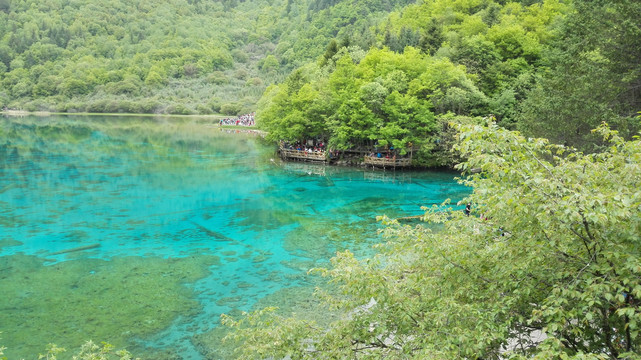 五彩的九寨沟