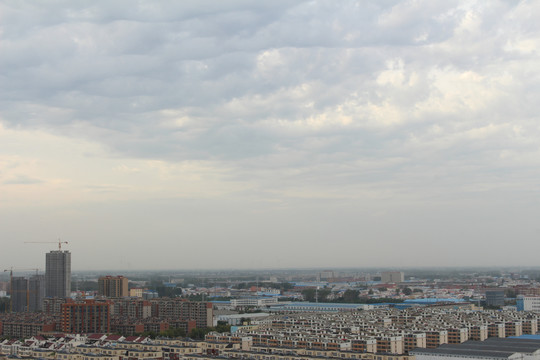 天空与城市