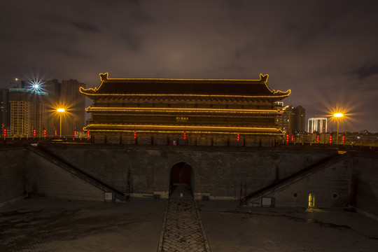 西安古城墙历史泛旧的天空