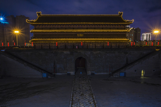西安安远门城墙夜景