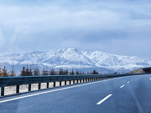 雪山公路