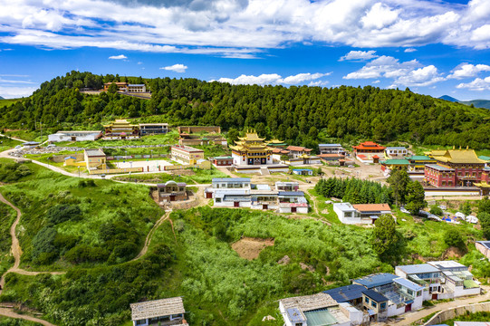 航拍甘肃甘南郎木寺