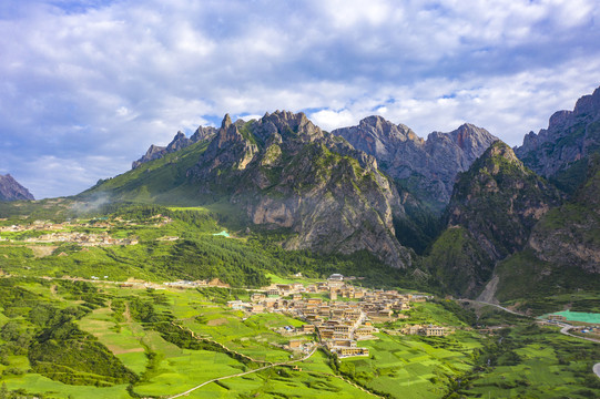 航拍甘肃甘南迭部县扎尕那景区