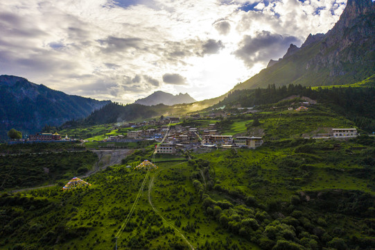 航拍甘肃甘南迭部县扎尕那景区