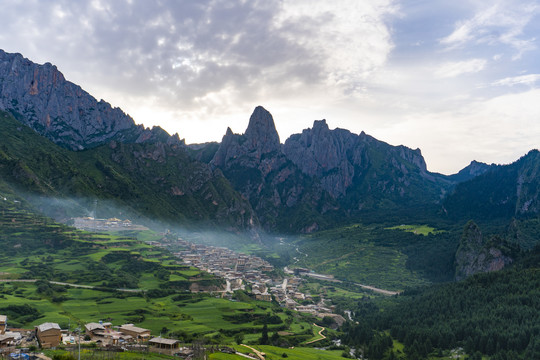 航拍甘肃甘南迭部县扎尕那景区