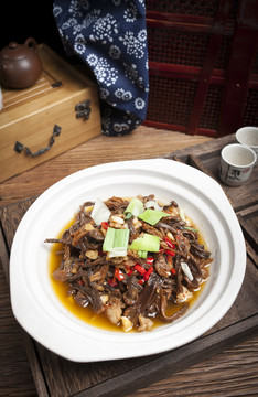 干锅茶树菇小炒肉