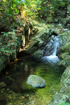 山间溪流