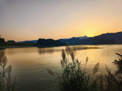 夕阳千岛湖风光