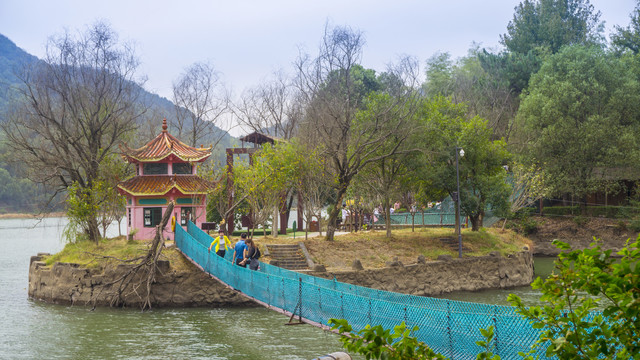 石燕湖悬索桥