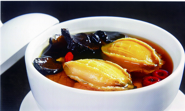 黑松露炖鲜鲍