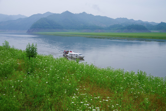 辽宁丹东宽甸绿江村风光