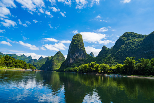 广西桂林山水漓江风光