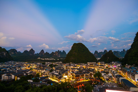 广西桂林阳朔县城西街全景夜景