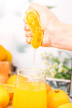 手渣橙汁