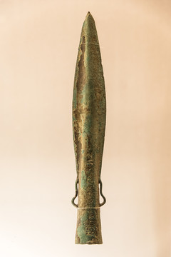 战国时期巴国虎纹矛