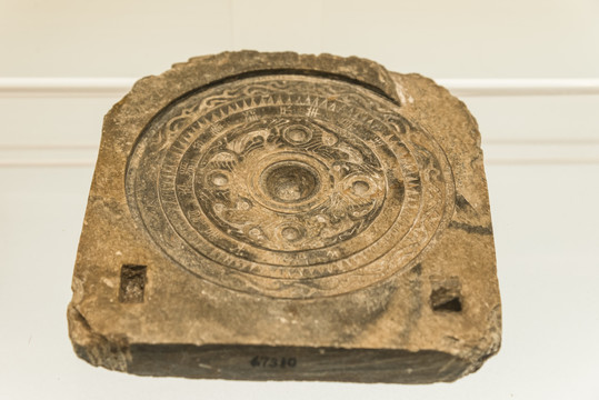 汉代失蜡法铸造青铜镜石质镜模