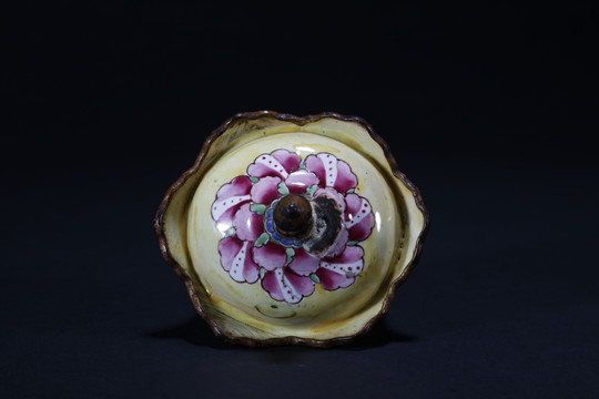 清代铜胎画珐琅花卉团盘