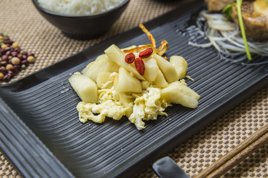 红烧狮子头蔬菜米饭套餐