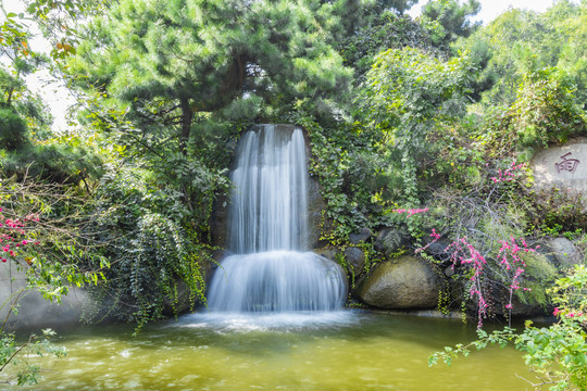 天津蓟县盘山风景区山上水流小溪