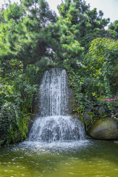 天津蓟县盘山风景区山上水流小溪