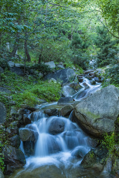 天津蓟县盘山风景区山上水流小溪