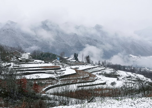 高山乡村雪景