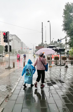 雨中街景