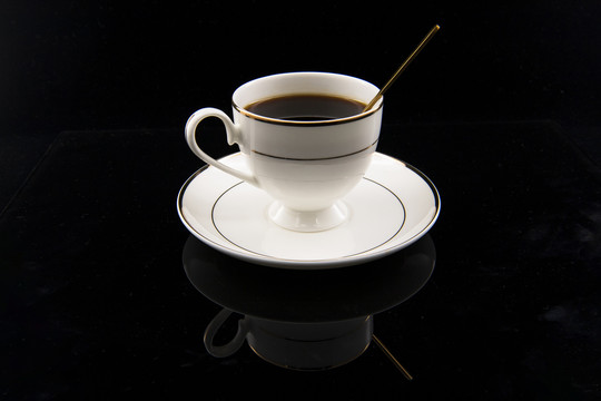 黑背景特浓速溶黑咖啡欧式咖啡杯