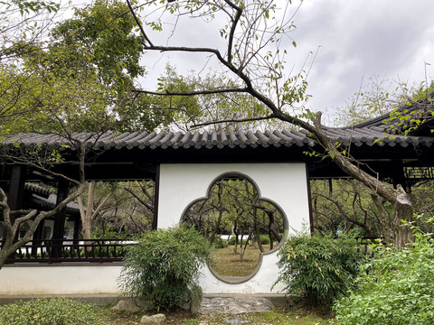 中式庭院海棠门