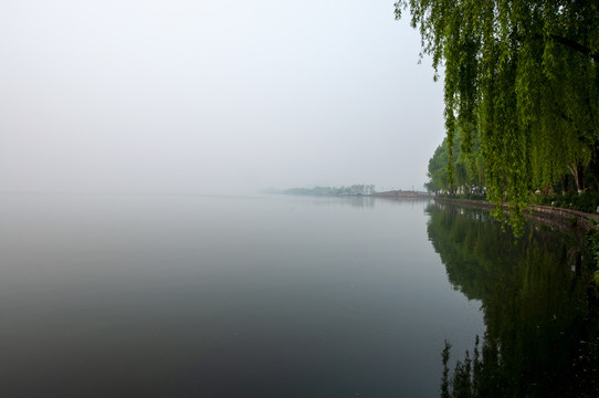 烟雨西湖