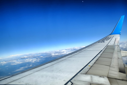 飞机上拍摄天空