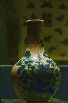 成都博物馆清哥釉青花牡丹纹瓷瓶
