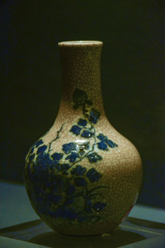成都博物馆清哥釉青花牡丹纹瓷瓶