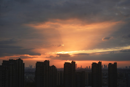 夕阳西下的天空