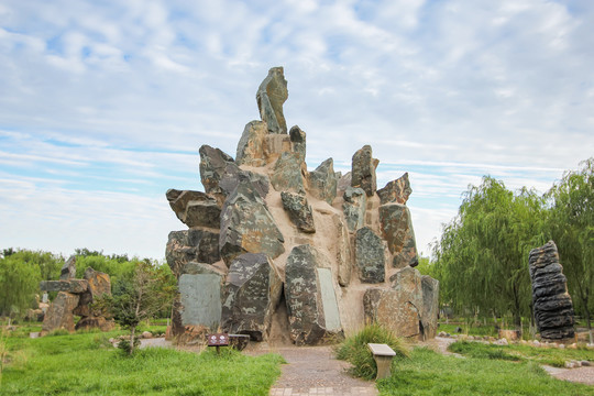 嘉峪关景区黑山石雕群