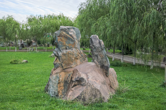 嘉峪关景区黑山石雕群