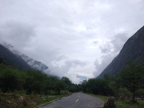 旅游风景山路