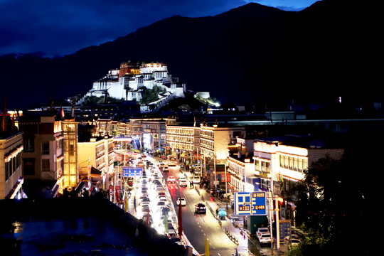 西藏拉萨布达拉宫夜景北京路