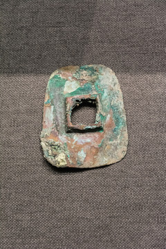 商周时期青铜方孔形器