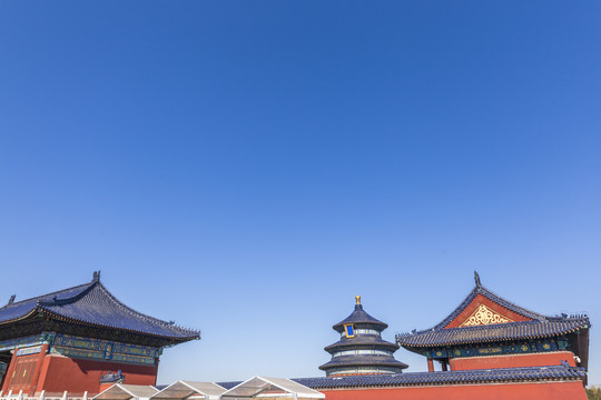 蓝天下的北京天坛景区古建筑