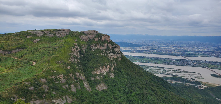 群山