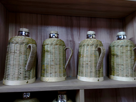 竹编罩壳热水瓶